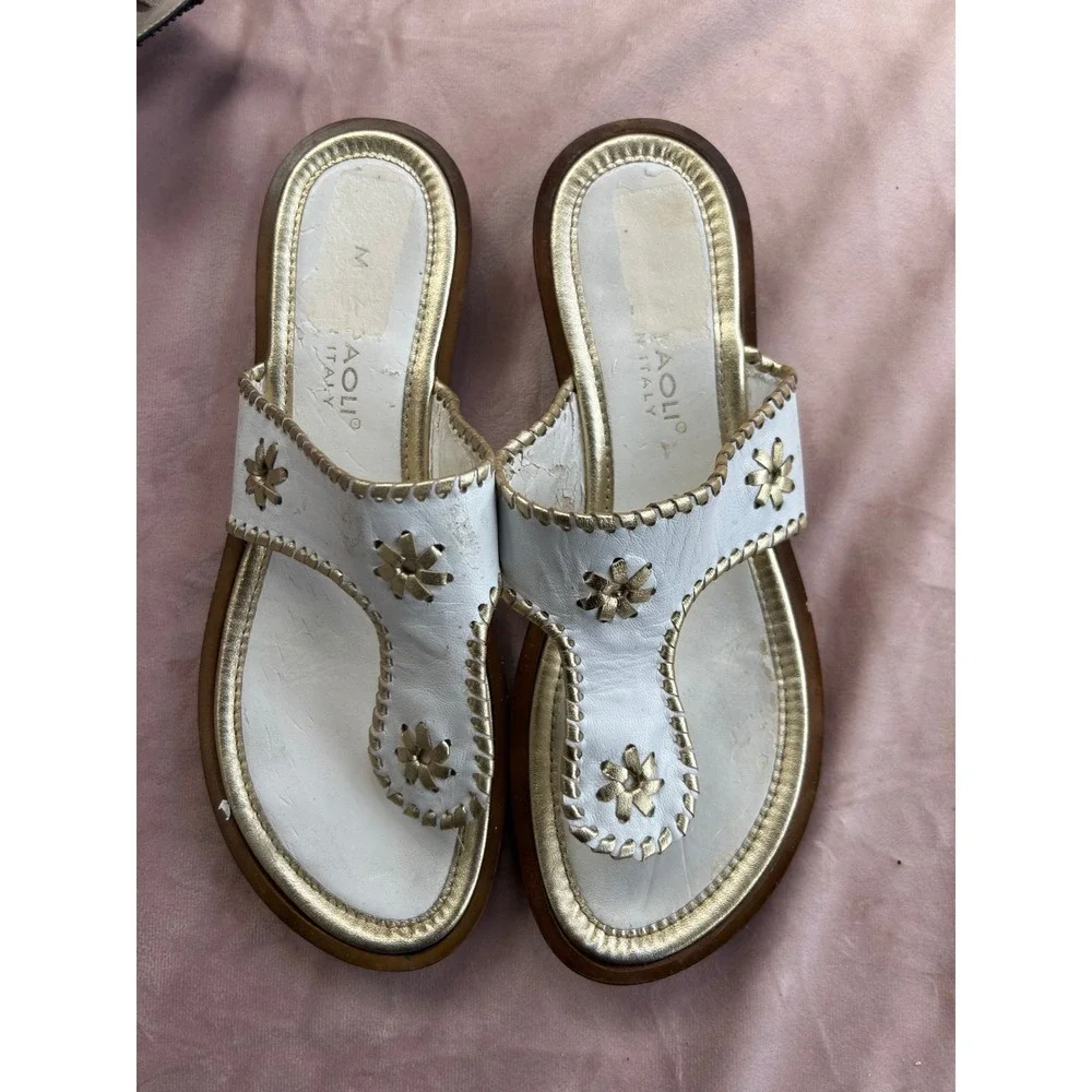 M. Paoli Thong Sandals Women's Size 7 White & Gold Floral Applique